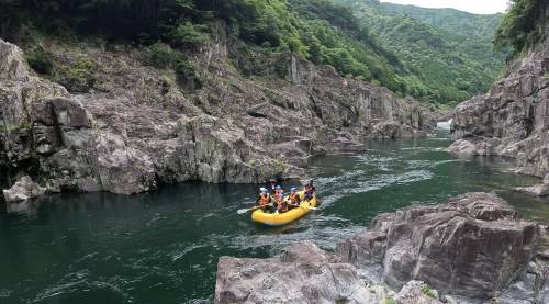 関西屈指の激流をボートで下る！北山川ラフティング！