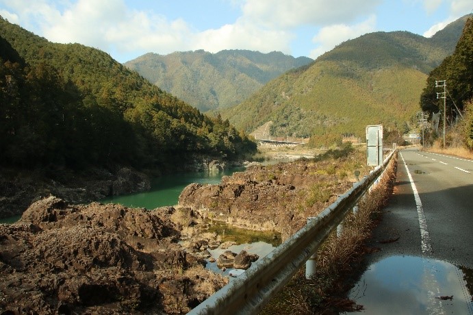 七色峡を歩こう