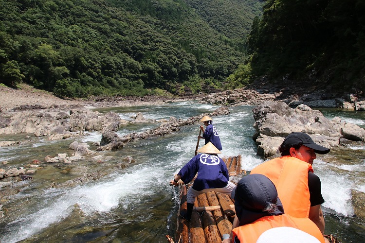 比較的穏やかですが、長く続く急流です。