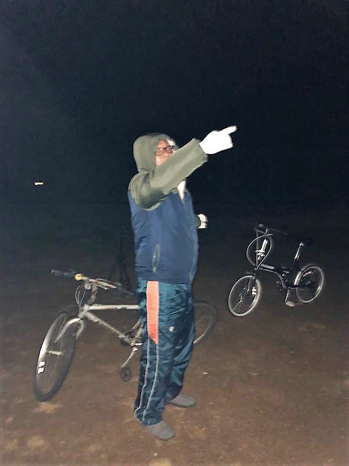 「あっちのV字になった谷間がええんや。あっちを撮ってみ。」
