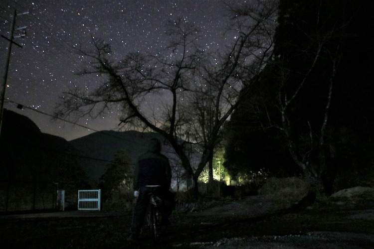 掴んで食べられる、飴玉のような星が輝く夜空！？北山村の、透き通った冬の星空。